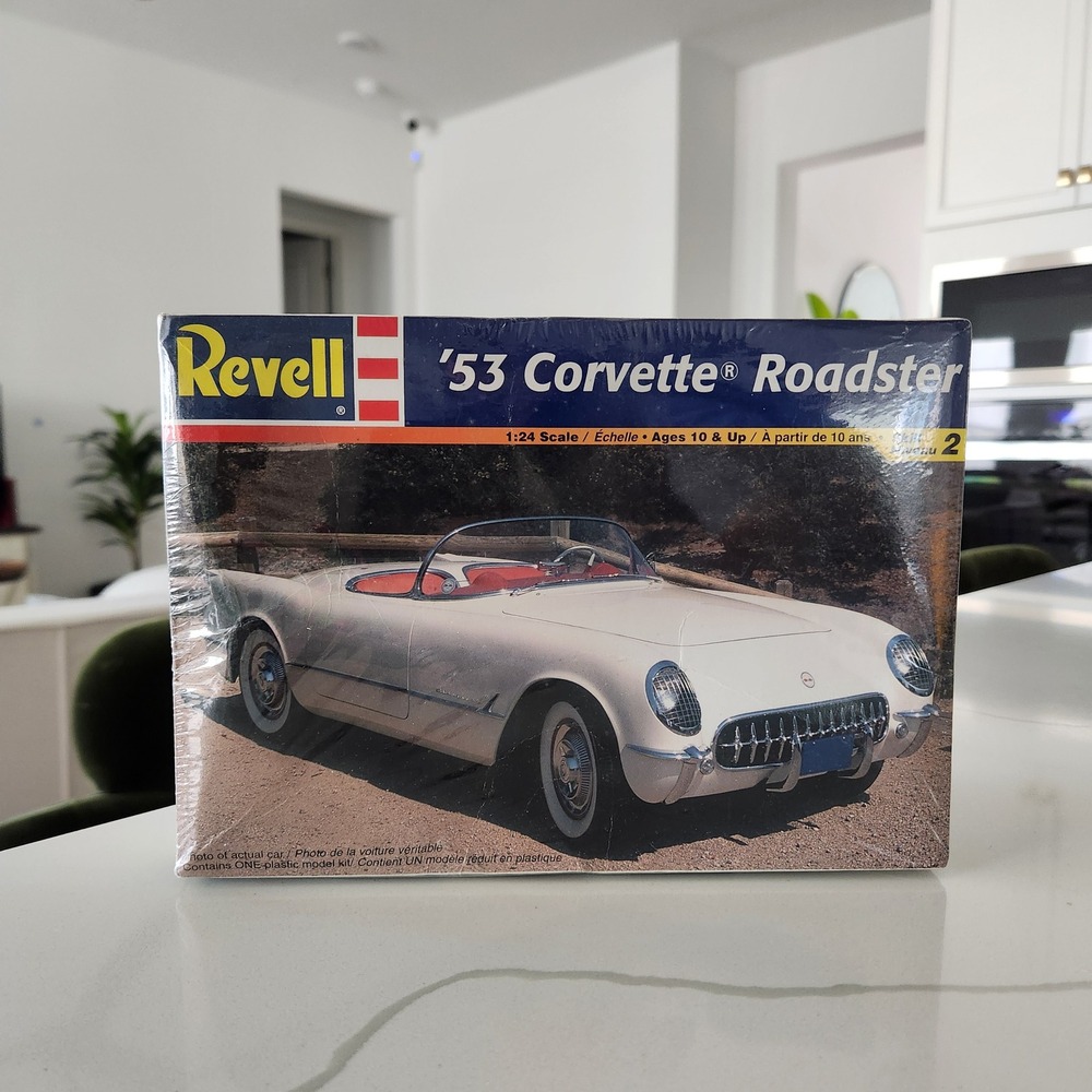 Revell‎ 1953 Chevrolet Corvette Roadster 1:24 Scale Model Car Kit 85-2168 SEALED